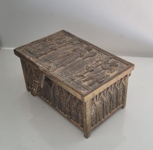 Boite ancienne bronze - en,