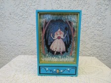 Très joli boîte musicale de la série Trousselier , poupée féerique