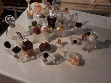 Lot de 33  flacons de parfum