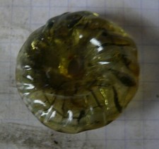 Pampille marguerite pâte de verre kaki Ø30 mm – Lustre ancien – REF 5828