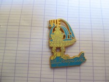 pin's  LA PRESQU'ÎLE  VIE  fontaine   Arthus  Bertrand