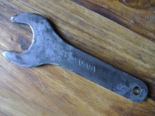 Clé plate yamaha 32