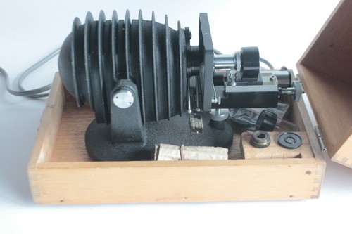 Ancien microscope monoculaire