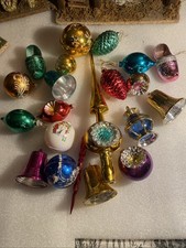 Joli Lot De Boules Cloches Pommes De Pin  Sabots Vintage  Et Cimier plastique.