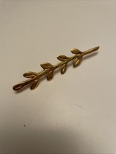 Broche Dorée Signe Numéroté Inès De La Fressange