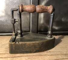 Fer À Repasser XIXe À Lingot Fonte De Fer Et Bois H 9 Cm