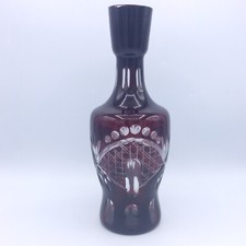 Vase en cristal soufflé double couche coloré rouge grenat taillé de Bohème XXème