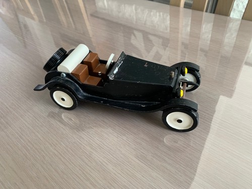 Voiture ancienne miniature