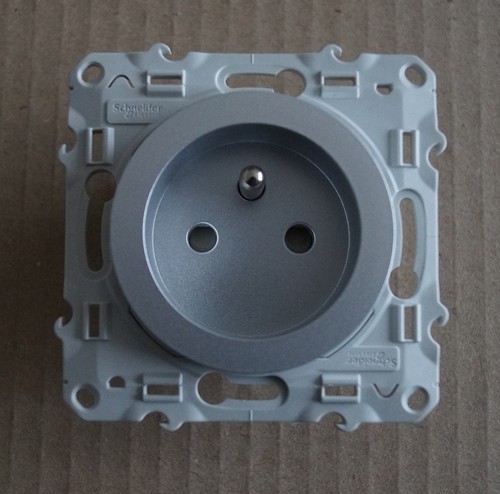 Prise courant t alu - 2p+t,
