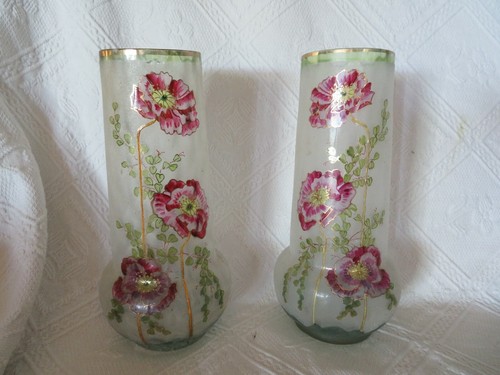 Paire vase émaillé décor - de,