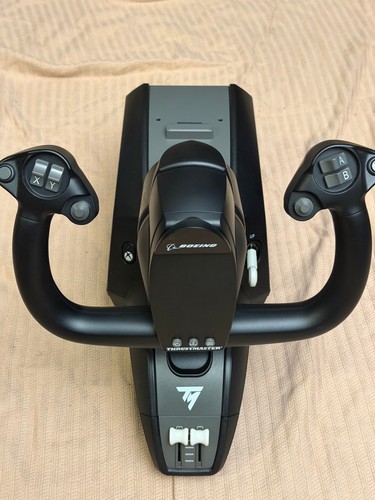 Thrustmaster tca boeing yoke - boeing,