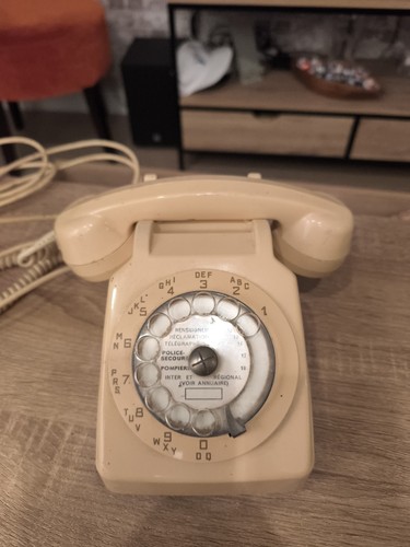 Téléphone vintage cadran - à,