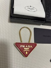 Porte-clés PRADA triangle