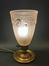 Ancienne veilleuse Art Déco en laiton et verre moulé/pressé