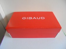 Belle boîte vide carton rouge