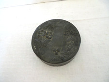 ancienne boite en étain à décor de fleur de mûrier  signé P.Chaumette XIX