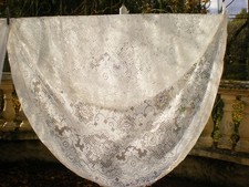 une nappe ronde blanche facon dentelle 160cm de diametre