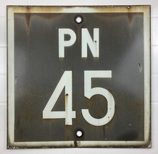 Pancarte ferroviaire passage à niveau PN45 (1975)