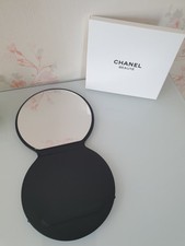Miroir  CHANEL Beauté Dans sa