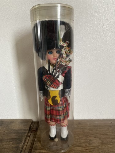 Ancienne poupée plastique - poupée,