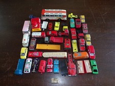 Lot de 42 voitures miniatures , remorques , camionnettes