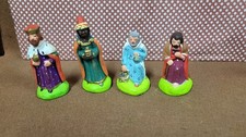 LOT DE 4 SANTONS POUR CRECHE
