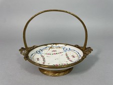 Corbeille ou petit panier en porcelaine de Sèvres? 18e siècle? ACCIDENTS