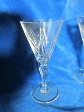 5 GRANDS VERRES A PIED A VIN