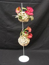 Vase design Bookan en métal osier boule verre fleurs en tissu décoration