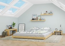 Lit en pin très bas, base idéale pour combiner avec futon, surface 140x200 