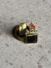Pin’s Zippo USA ••
