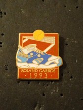 Pin's Roland Garros Arthus Bertrand Antenne 2