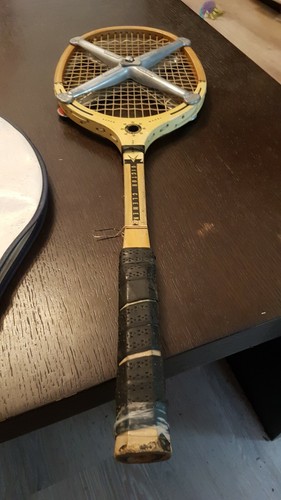 Ancienne raquette tennis en - de,