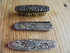 PEIGNE + BROSSE A MOUSTACHE +