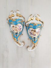 Paire de vases cornets en porcelaine allemande de saxe décor ange angelot putti