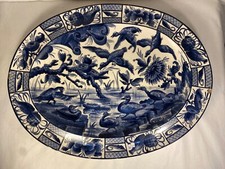 Important plat ovale en faïence  décor de volatiles en camaïeu bleu 19eme France