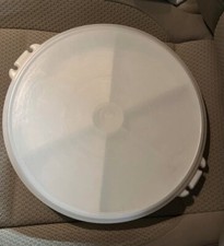 plat de service tupperware Neuf jamais servi