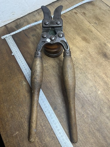 Pince militaire barbelé 1950 - militaire,