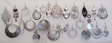 Lot revendeur 50 paires de boucles d'oreilles métal argenté - 25 modèles diff.