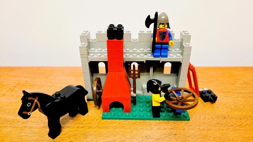 Lego castle 6040 blacksmith - lego,