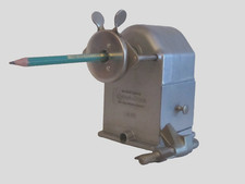 Taille crayon ancien de bureau - Manuel à manivelle - Caran d'Ache 455