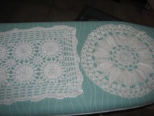 2 Napperons fait main en coton au crochet  Bon état