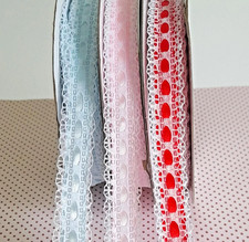 Ruban en satin et dentelle blanche, layette, vendu au mètre de 1,50 cm de large.