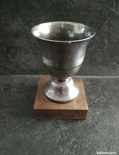 Coquetier ancien métal
