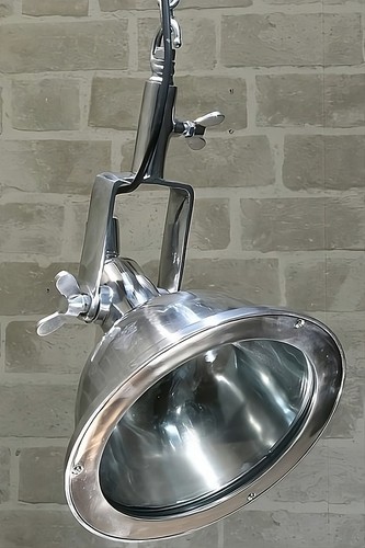 Suspension industrielle - , en