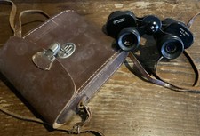 Paire de jumelles dans leur