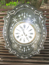 Horloge oeil de boeuf aux superbe décor de Nacre  pendule,mouvement