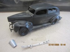 amt 1/25 : 1940 ford sedan accidenté "diamond in the rough"  montée