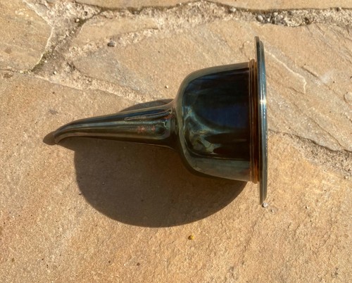 Ancien entonnoir vin avec - à,