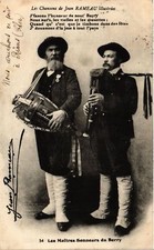 CPA Les Maitres Sonneurs du Berry FRANCE FOLKLORE (788900)